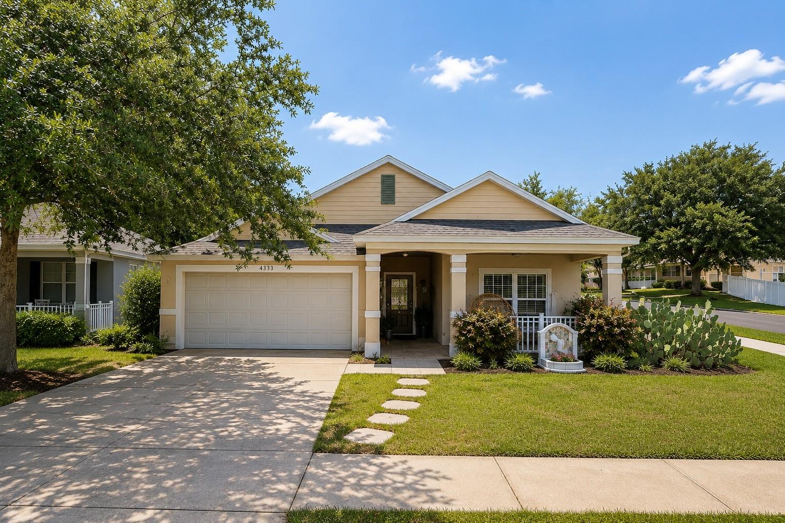 Single Family Residence in TAVARES, FL - Daniel Dourado