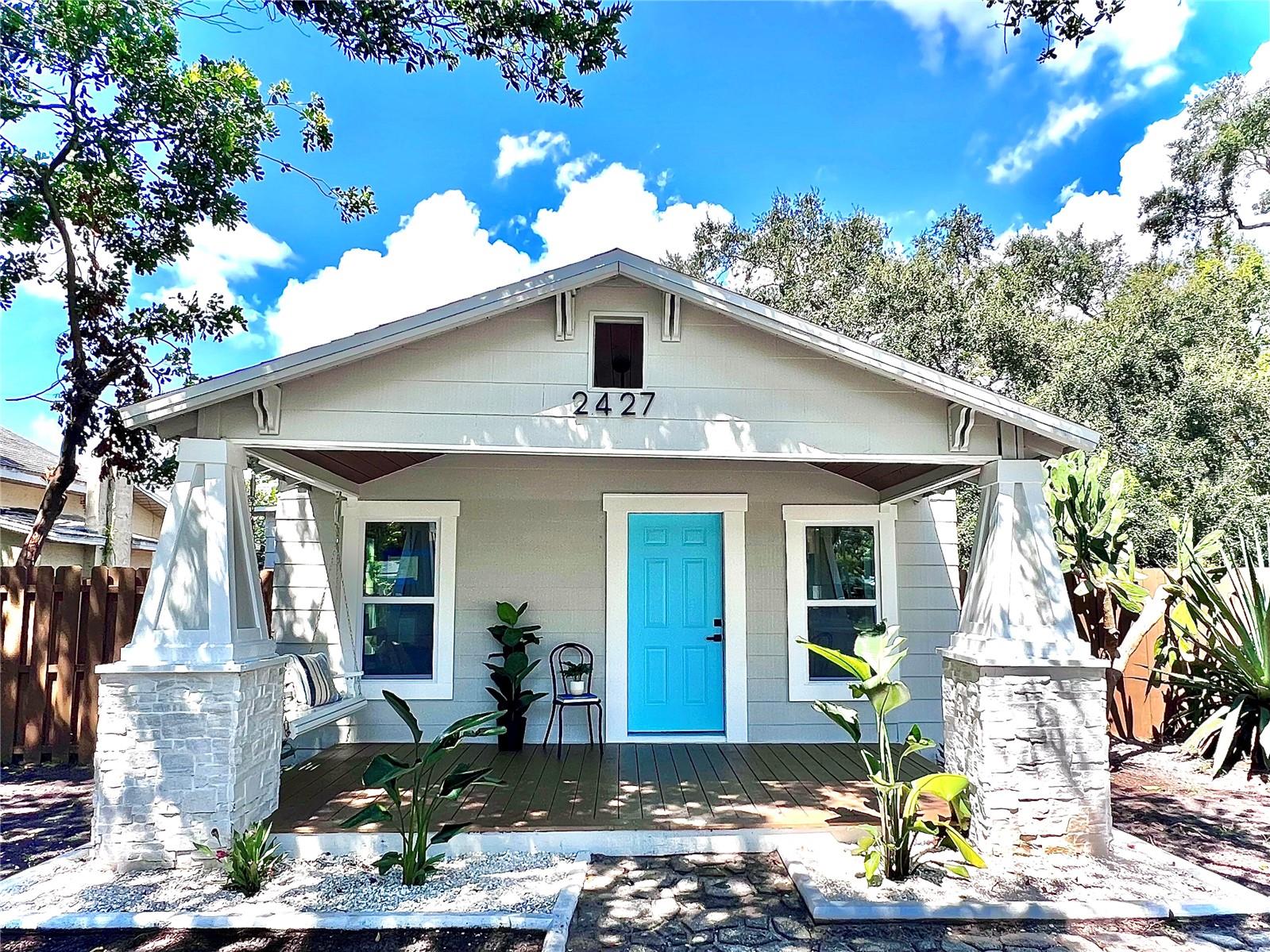 Single Family Residence in ST PETERSBURG, FL - Daniel Dourado