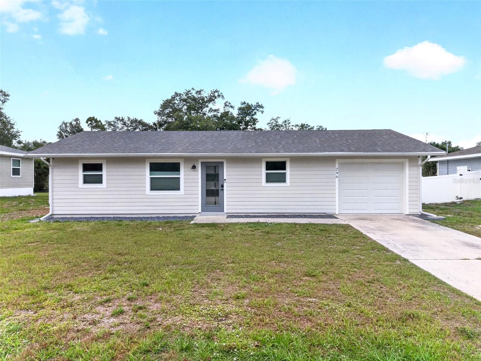 Single Family Residence in PORT CHARLOTTE, FL - Daniel Dourado