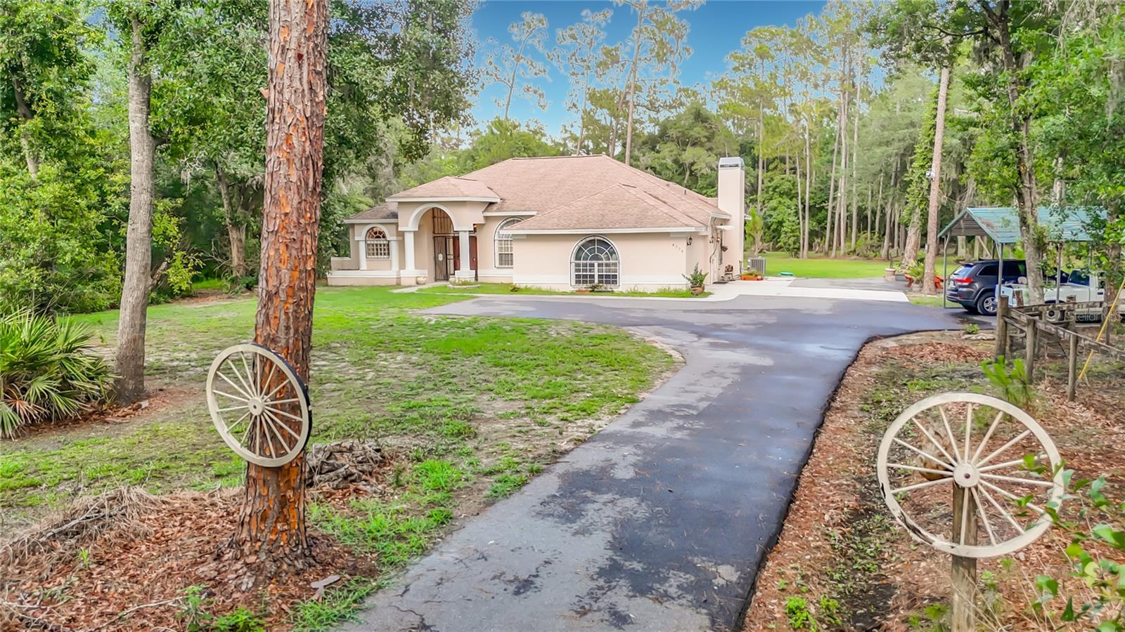 Single Family Residence in WESLEY CHAPEL, FL - Daniel Dourado
