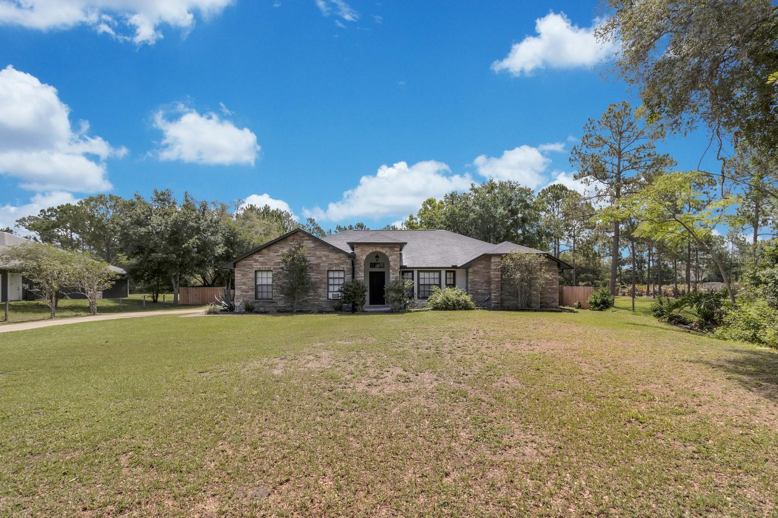 Single Family Residence em ST CLOUD, FL - Daniel Dourado