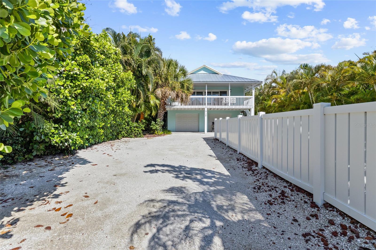Single Family Residence in ANNA MARIA, FL - Daniel Dourado