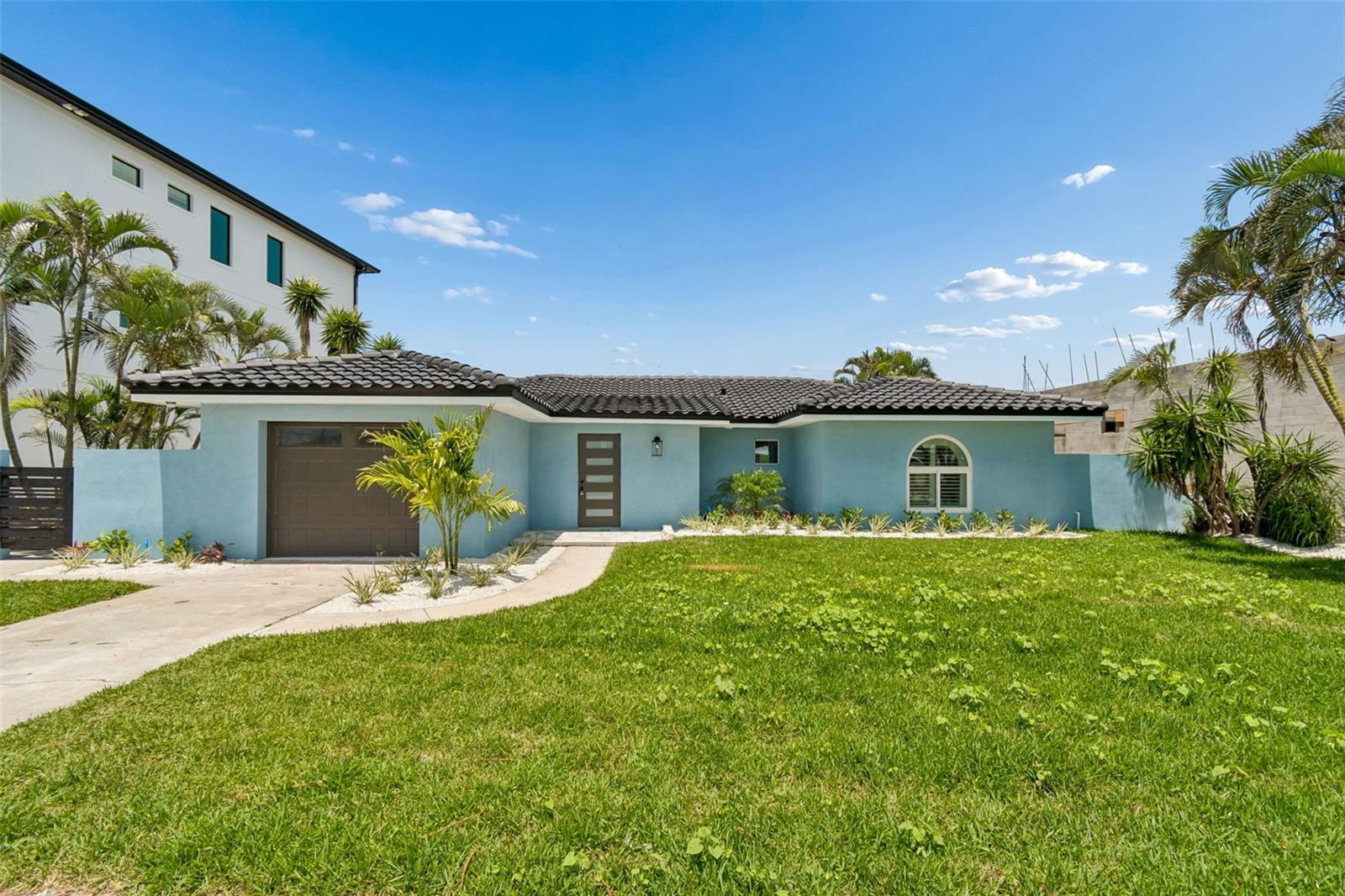 Single Family Residence em TREASURE ISLAND, FL - Daniel Dourado