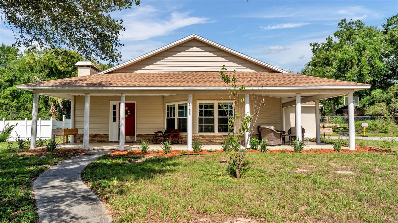 Single Family Residence in HAINES CITY, FL - Daniel Dourado