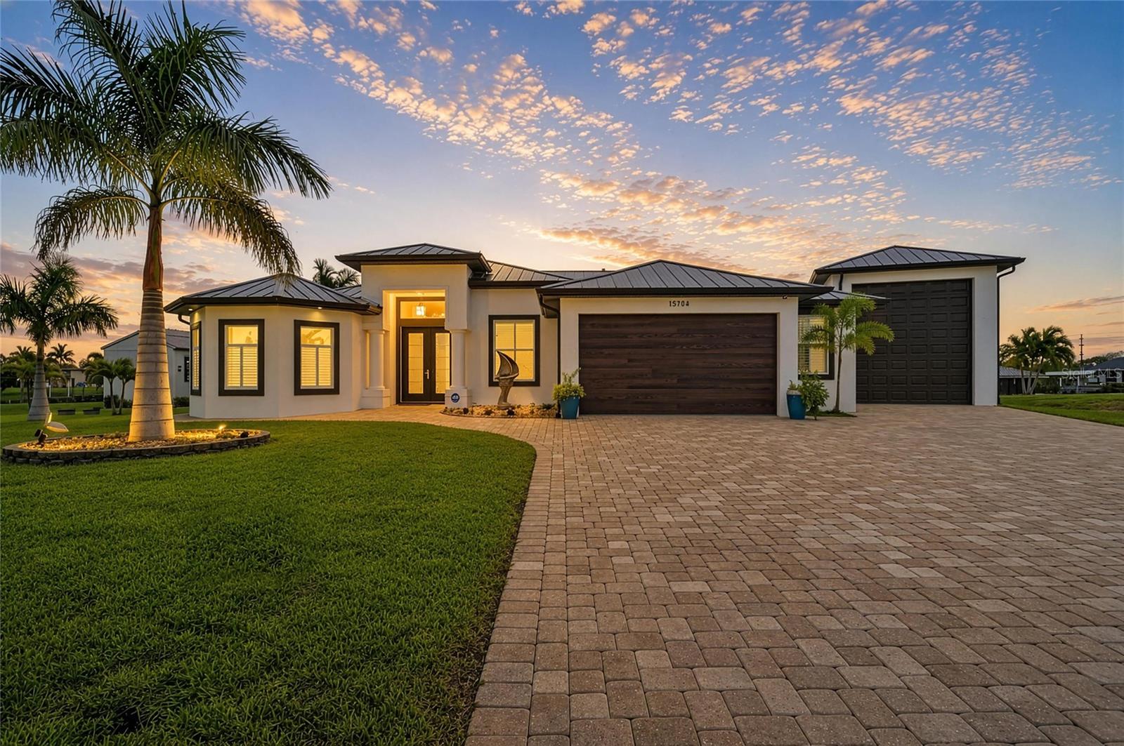 Single Family Residence in PORT CHARLOTTE, FL - Daniel Dourado