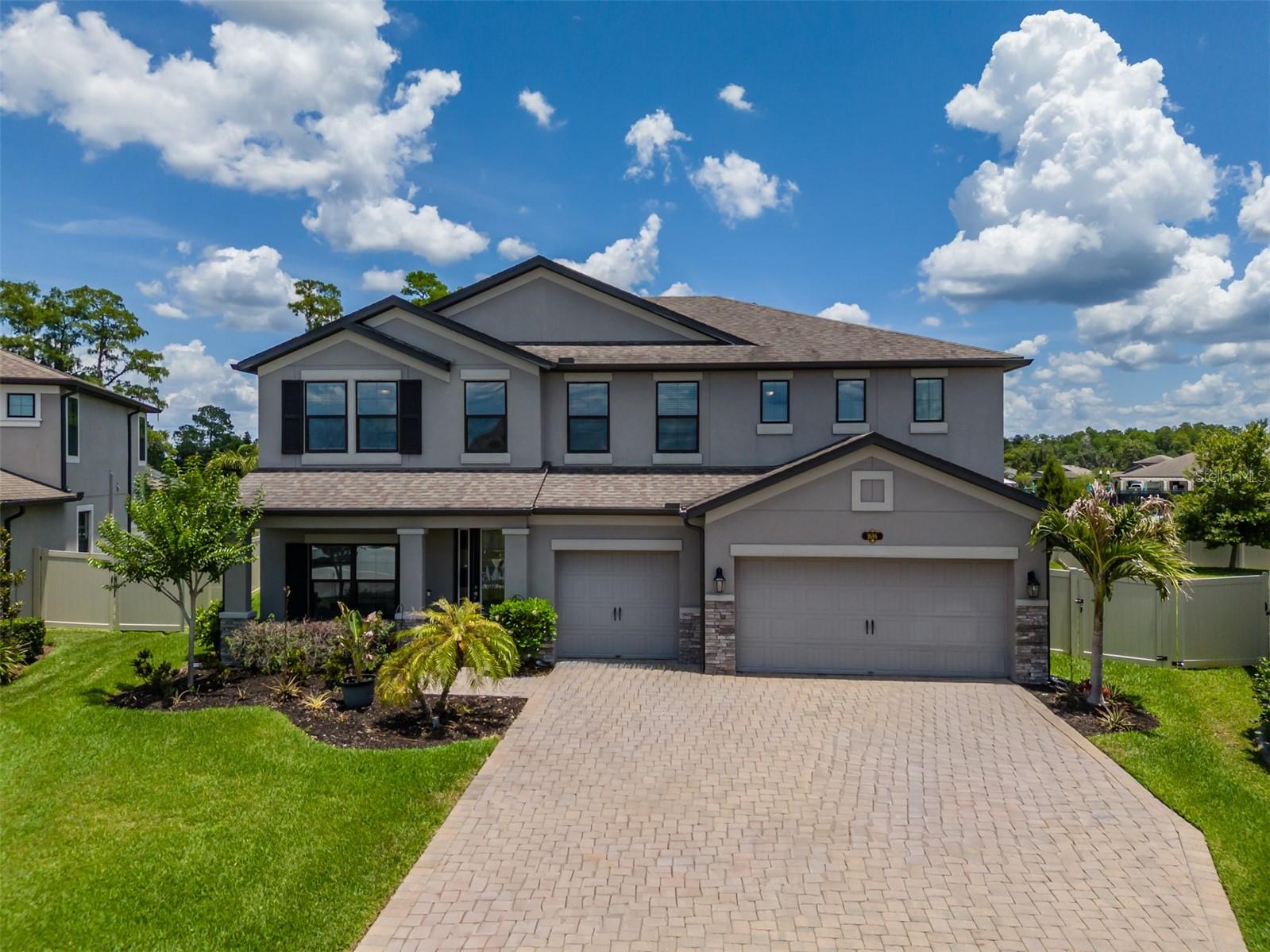 Single Family Residence in LUTZ, FL - Daniel Dourado
