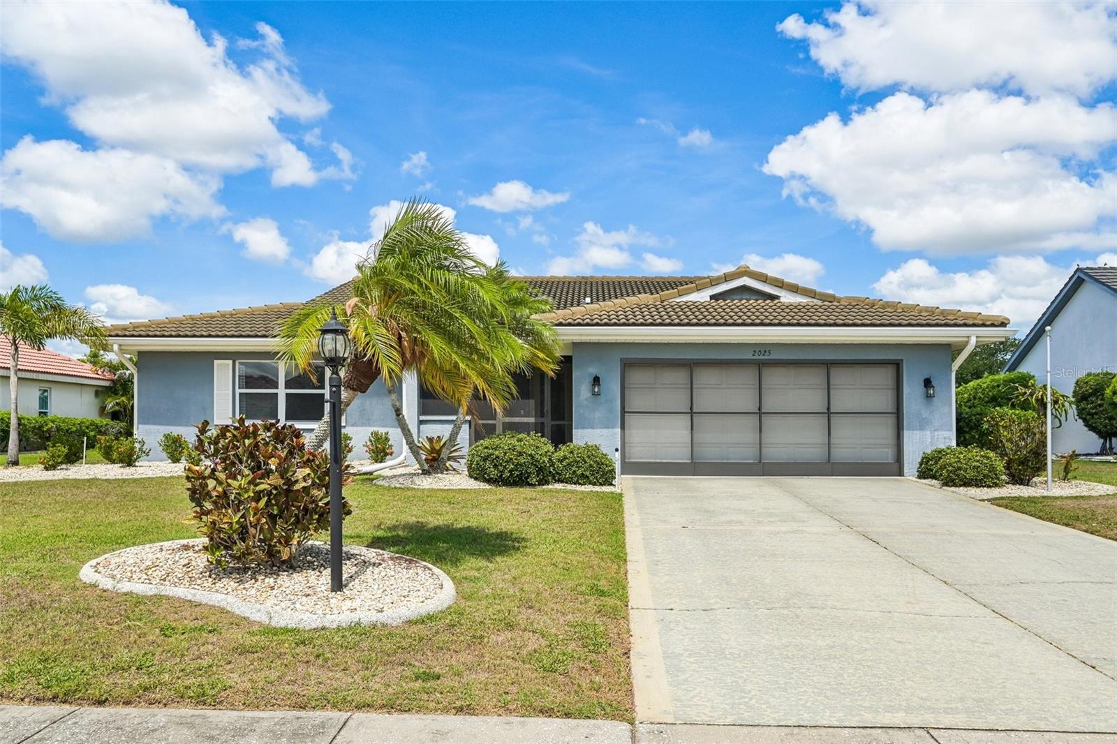 Single Family Residence em SUN CITY CENTER, FL - Daniel Dourado