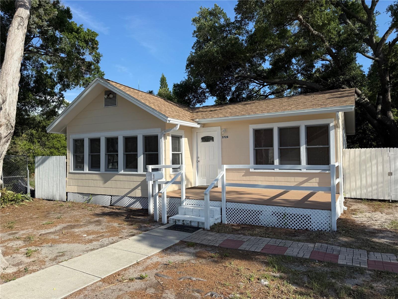 Single Family Residence em ST PETERSBURG, FL - Daniel Dourado