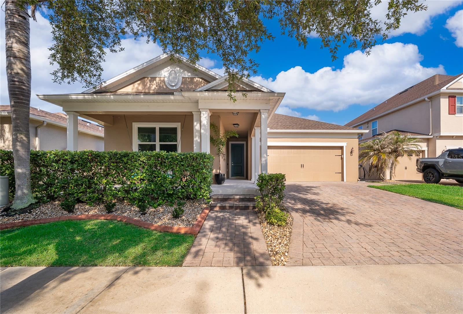 Single Family Residence in ORLANDO, FL - Daniel Dourado