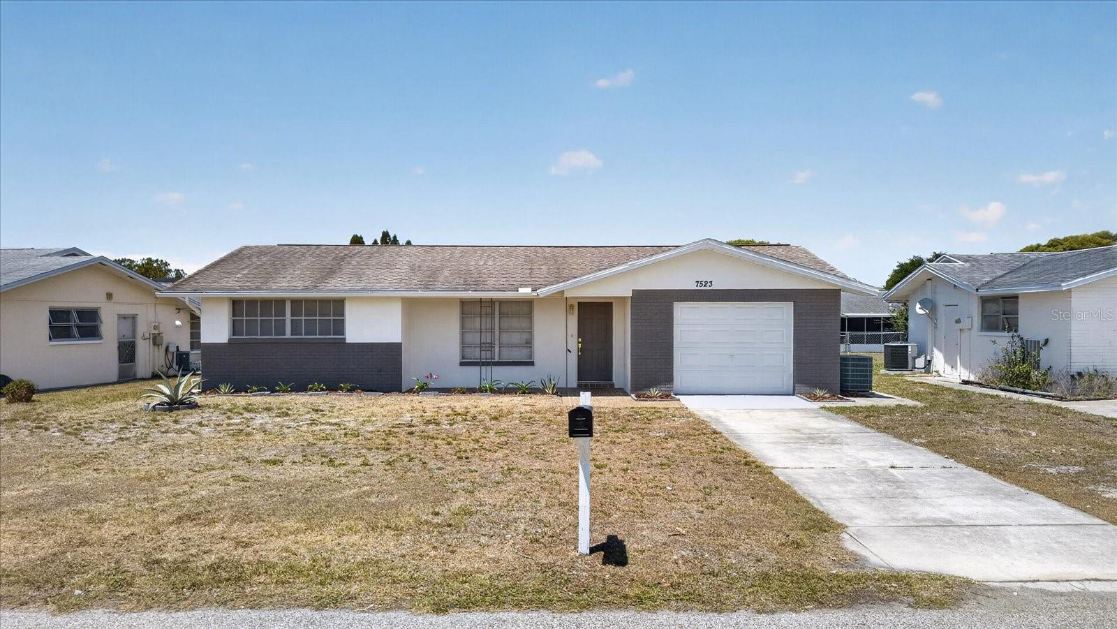 Single Family Residence in PORT RICHEY, FL - Daniel Dourado