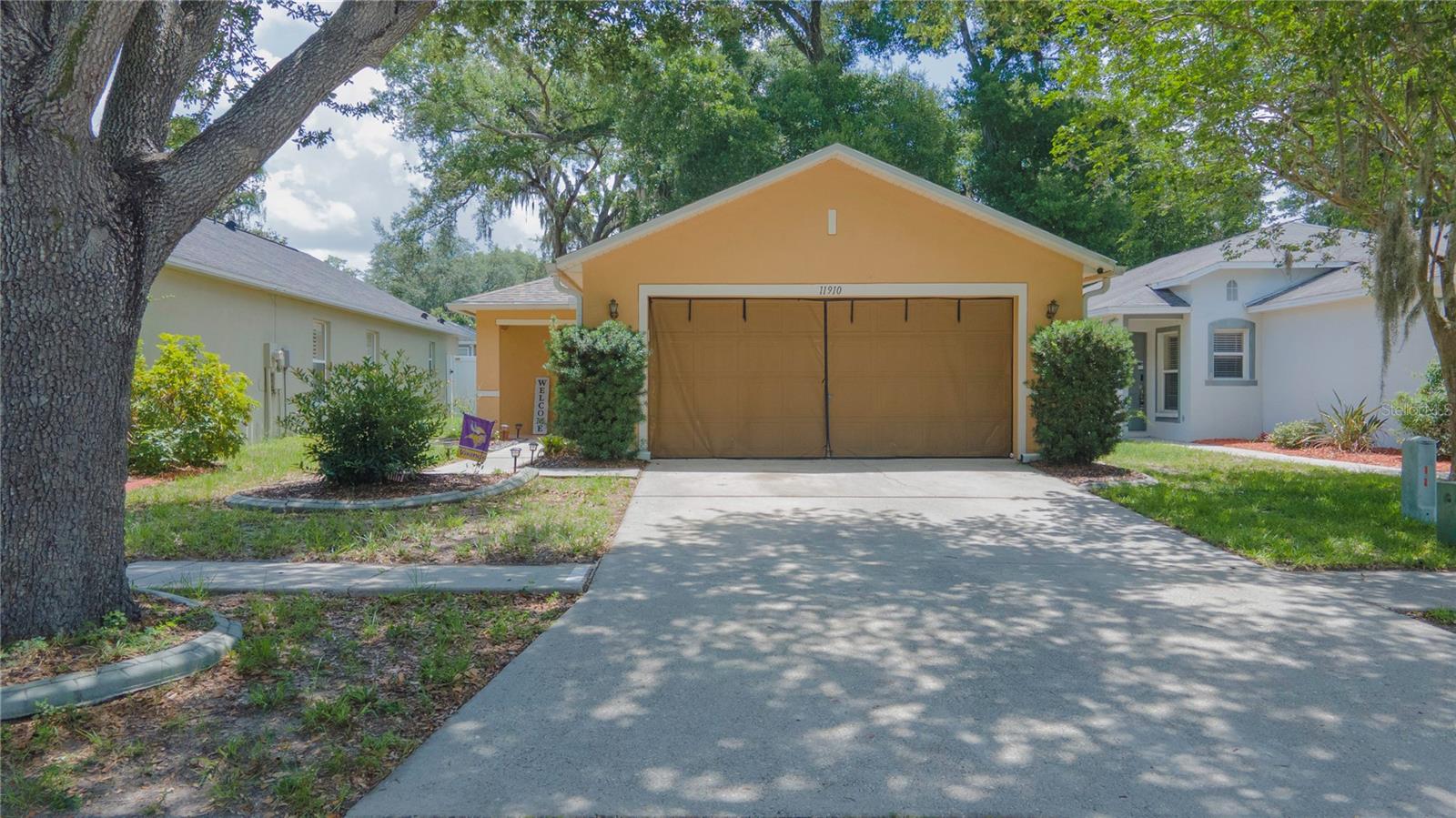 Single Family Residence in SEFFNER, FL - Daniel Dourado