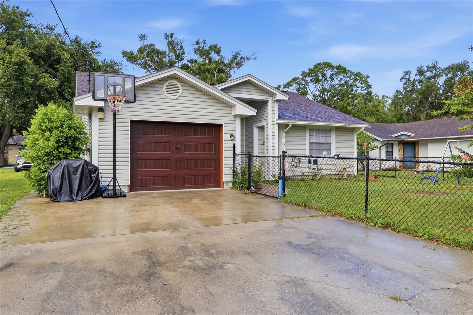 Single Family Residence in PLANT CITY, FL - Daniel Dourado
