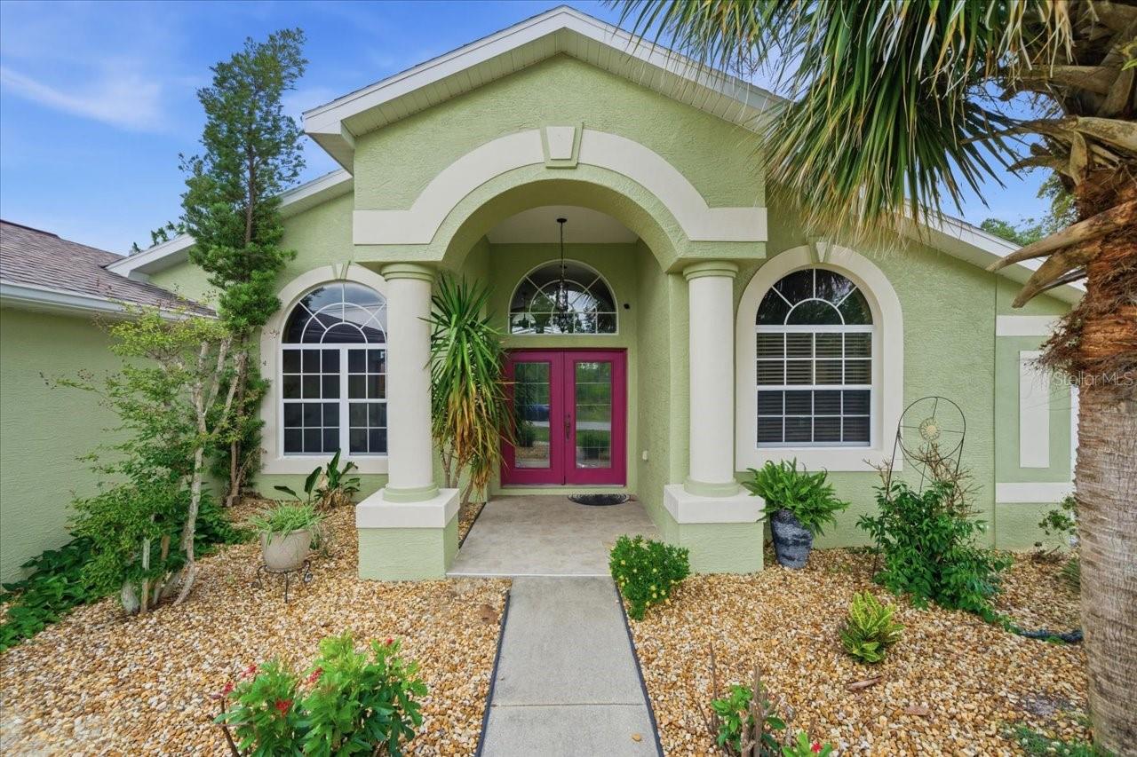 Single Family Residence em WEEKI WACHEE, FL - Daniel Dourado