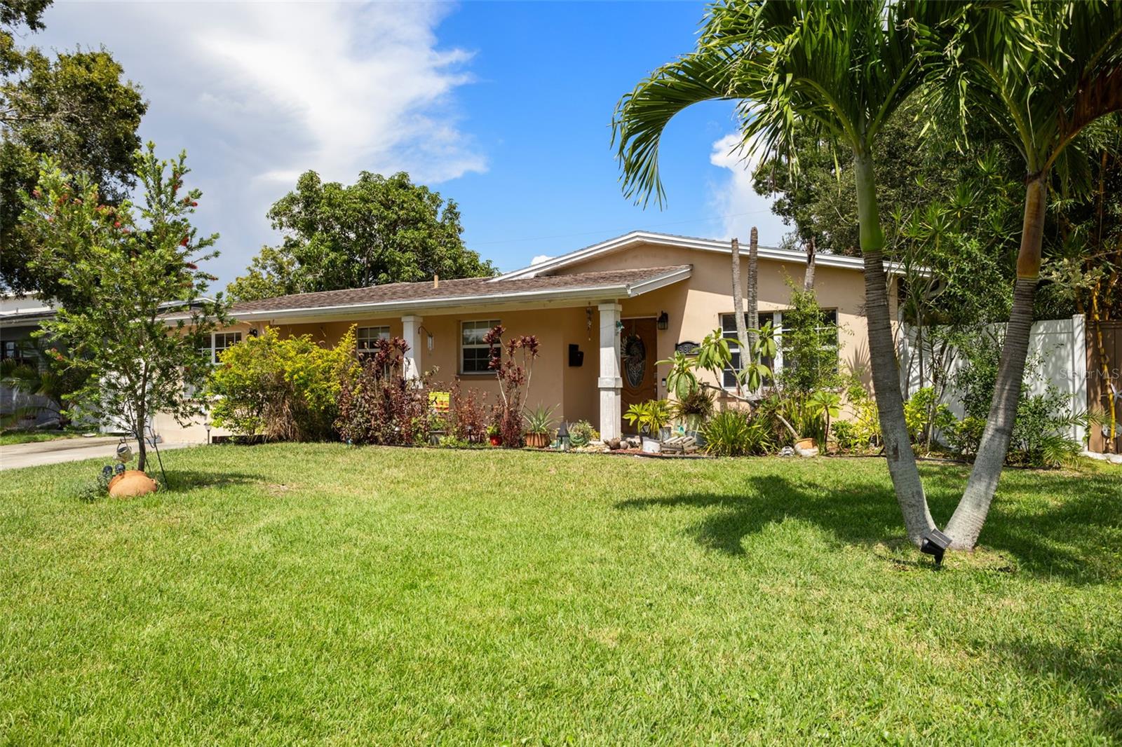 Single Family Residence em PINELLAS PARK, FL - Daniel Dourado