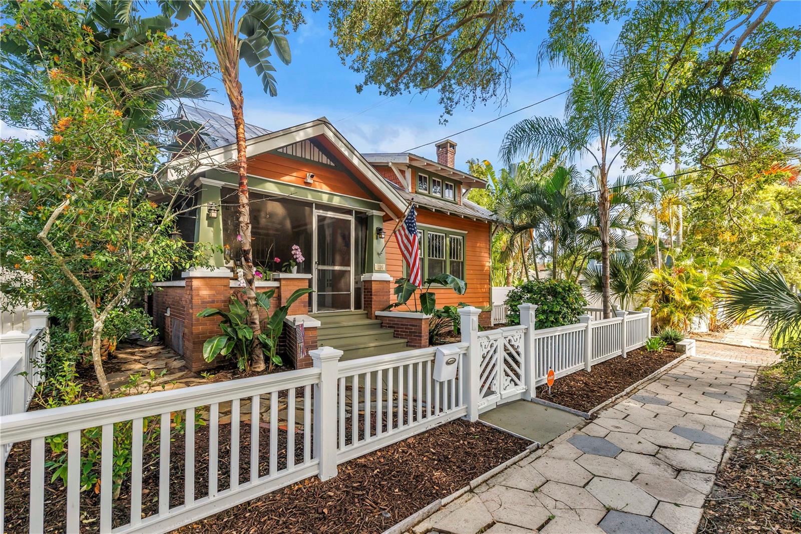 Single Family Residence em ST PETERSBURG, FL - Daniel Dourado