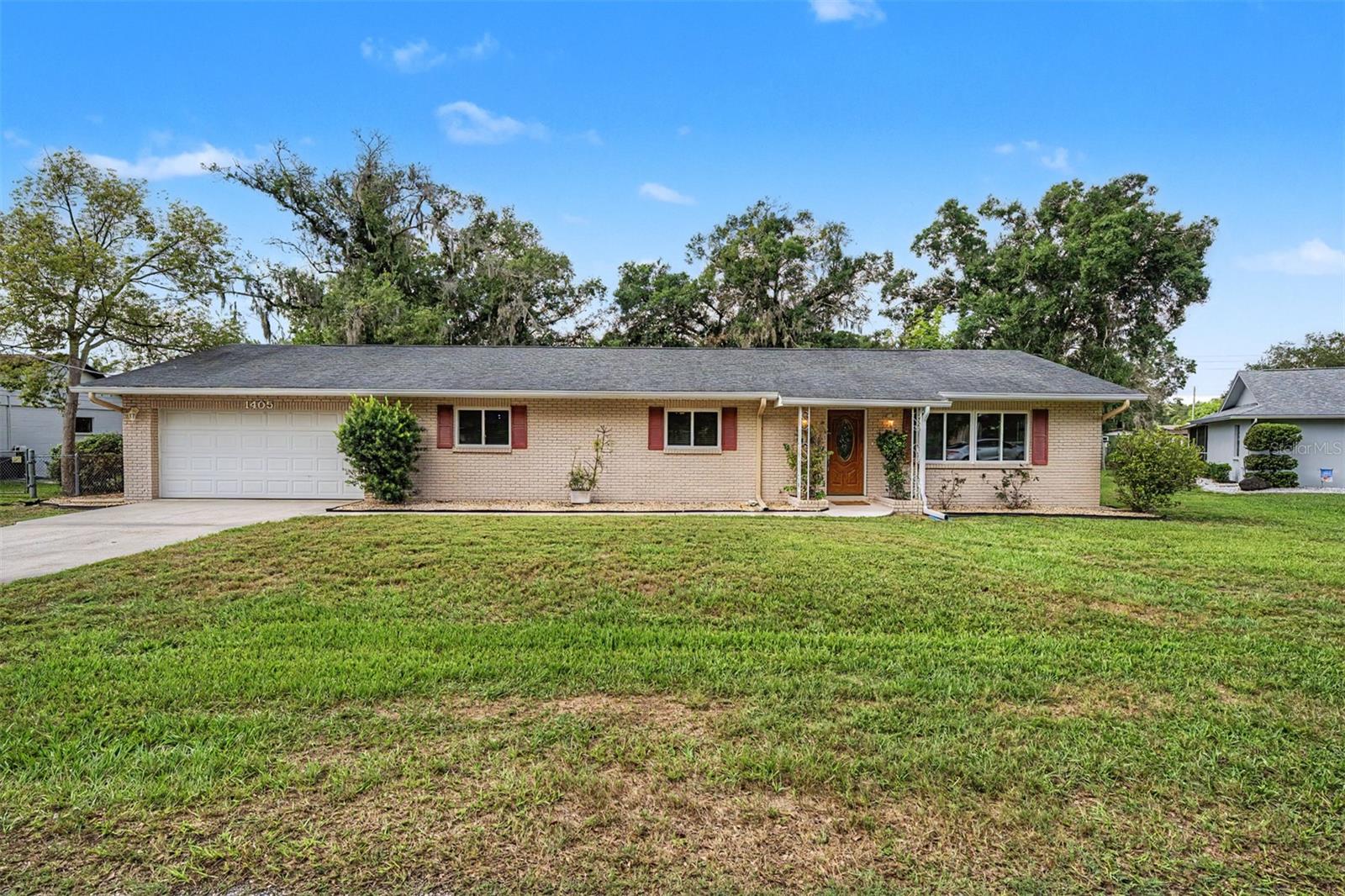 Single Family Residence in LUTZ, FL - Daniel Dourado
