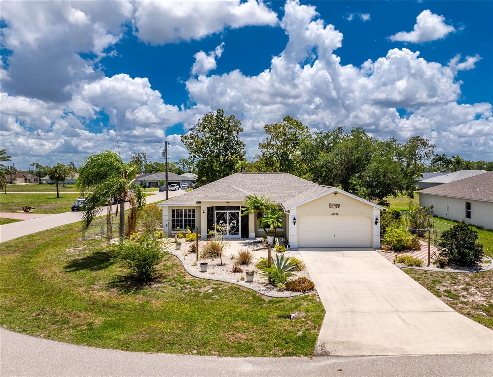 Single Family Residence in PUNTA GORDA, FL - Daniel Dourado