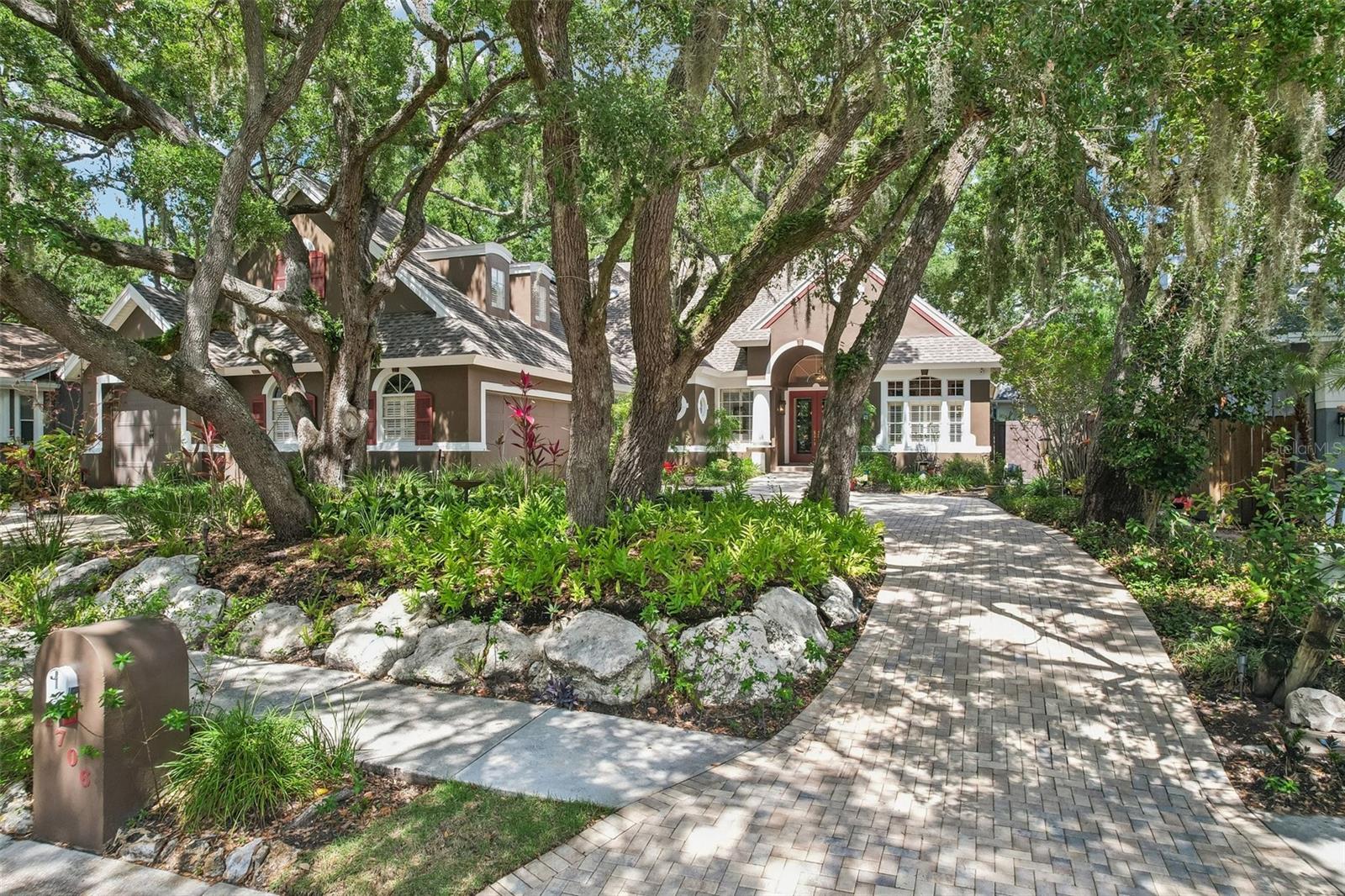 Single Family Residence em SAFETY HARBOR, FL - Daniel Dourado