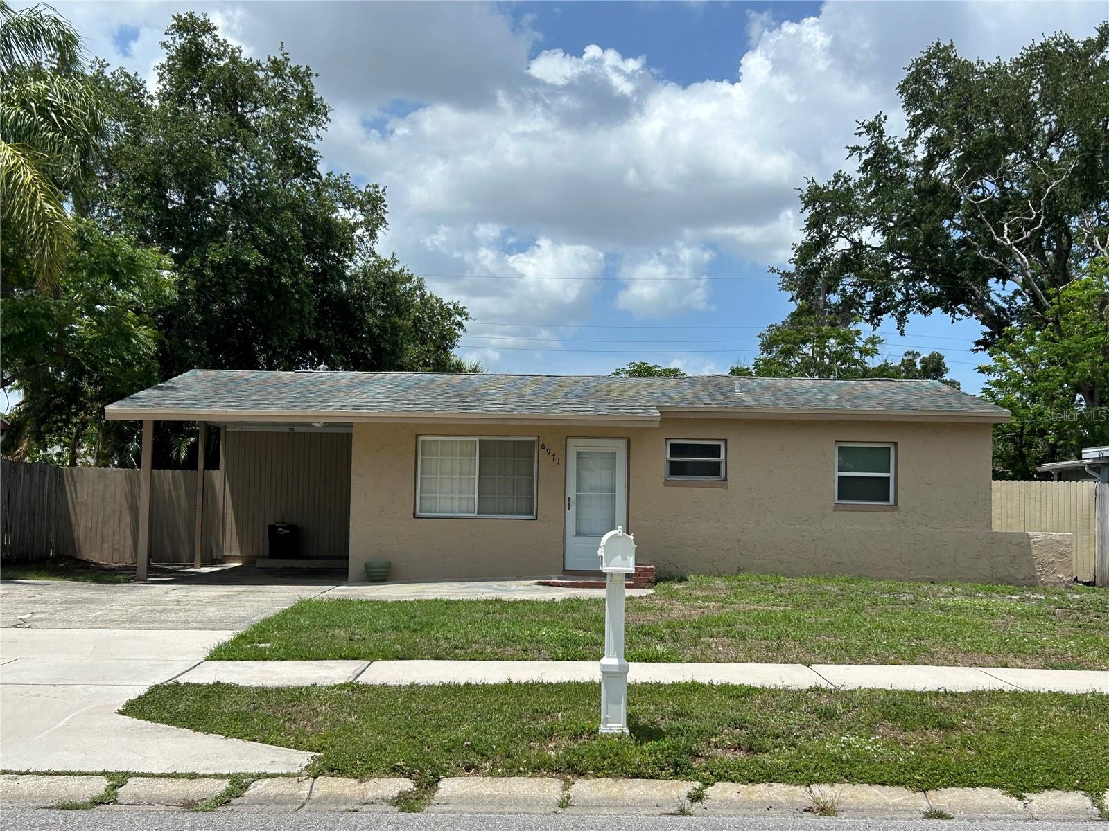 Single Family Residence em PINELLAS PARK, FL - Daniel Dourado