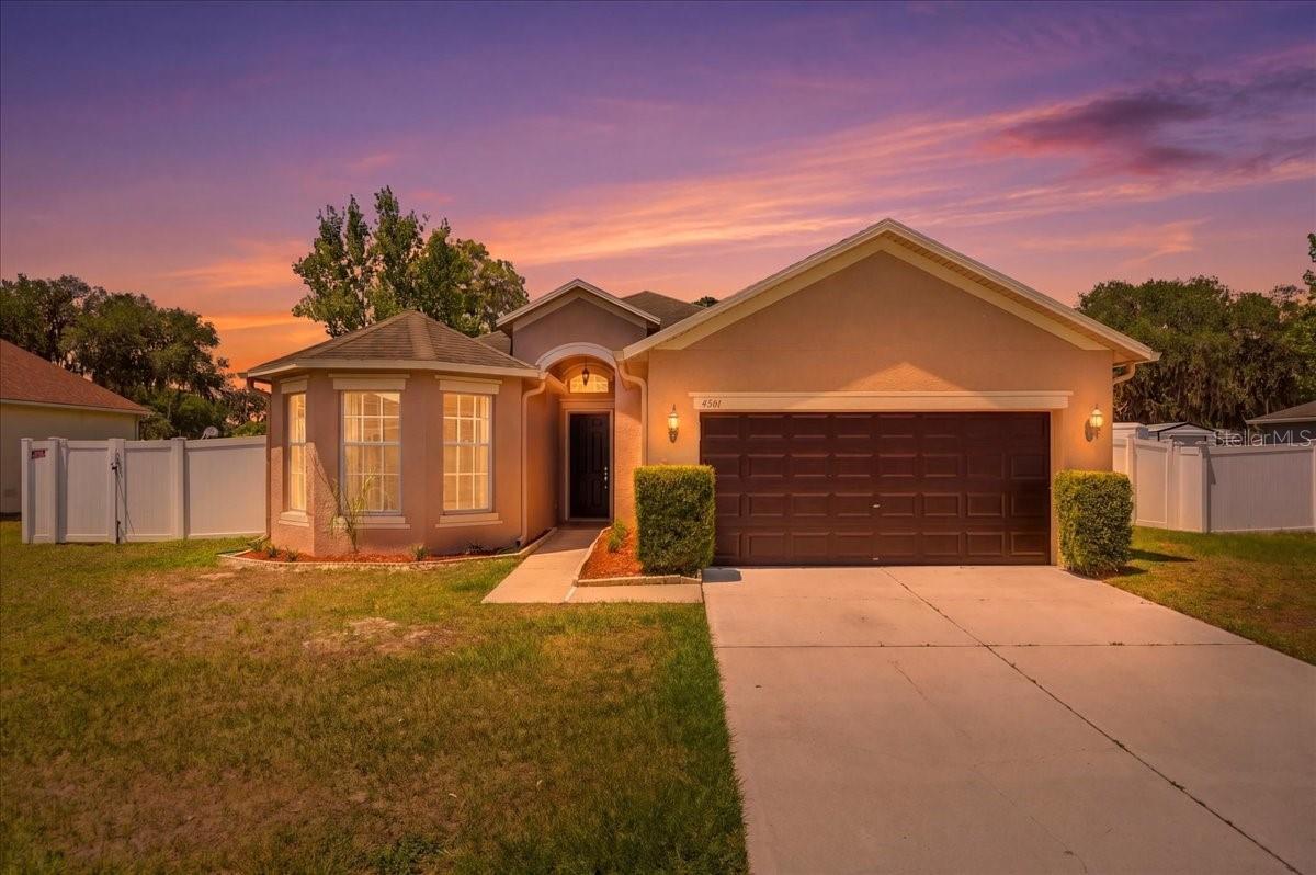 Single Family Residence in MULBERRY, FL - Daniel Dourado