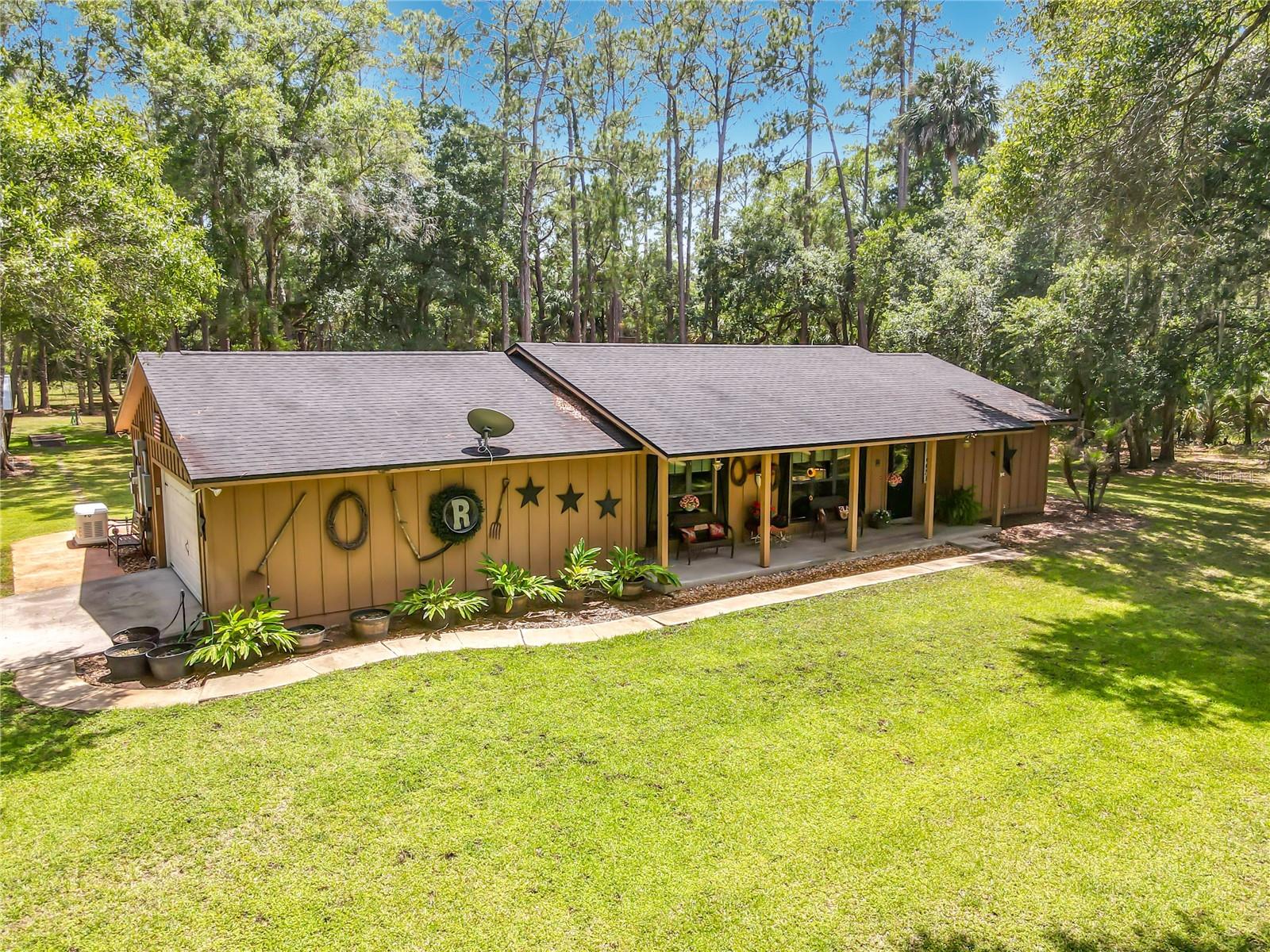 Single Family Residence in OSTEEN, FL - Daniel Dourado