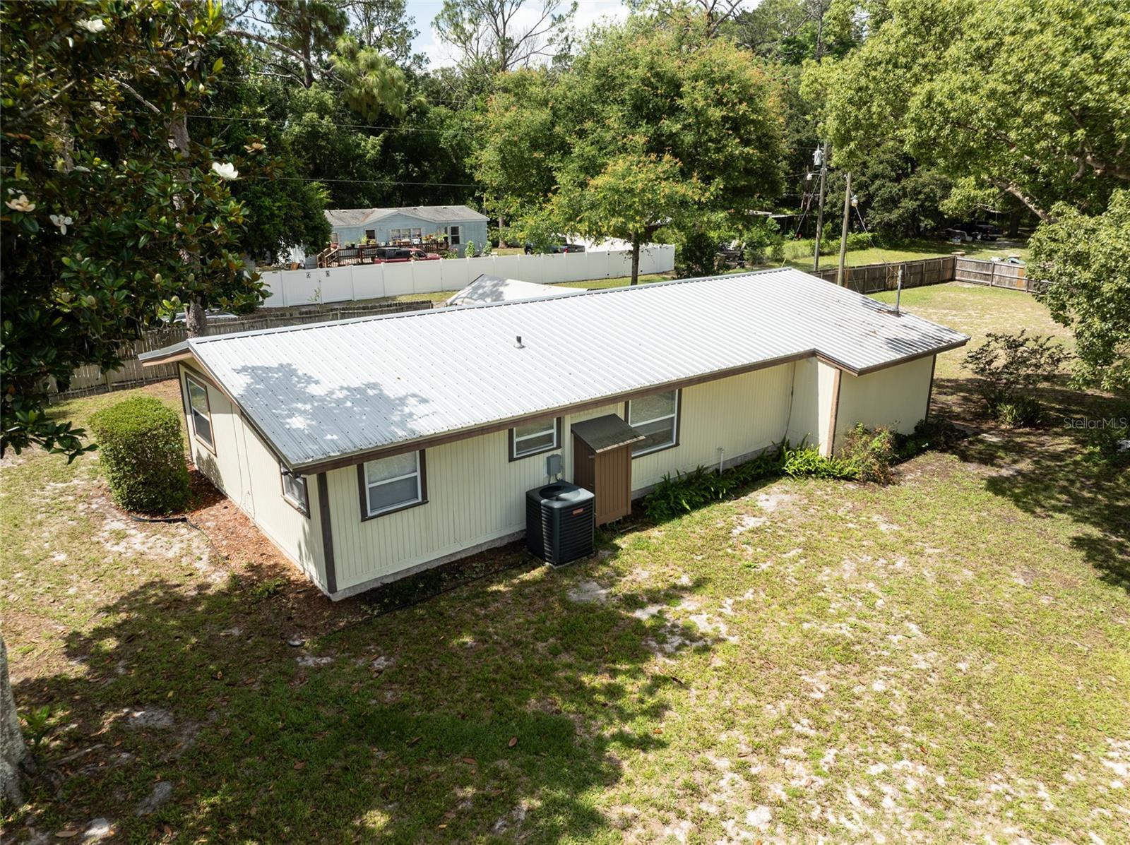 Single Family Residence in PAISLEY, FL - Daniel Dourado