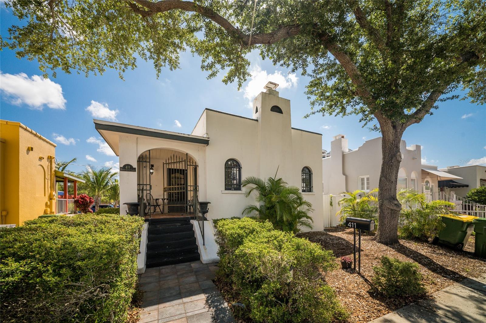 Single Family Residence in SARASOTA, FL - Daniel Dourado