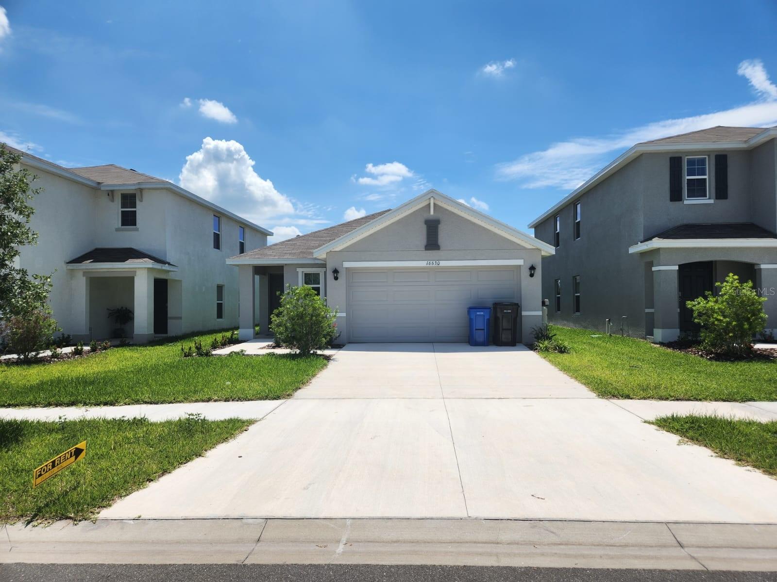 Single Family Residence in WIMAUMA, FL - Daniel Dourado