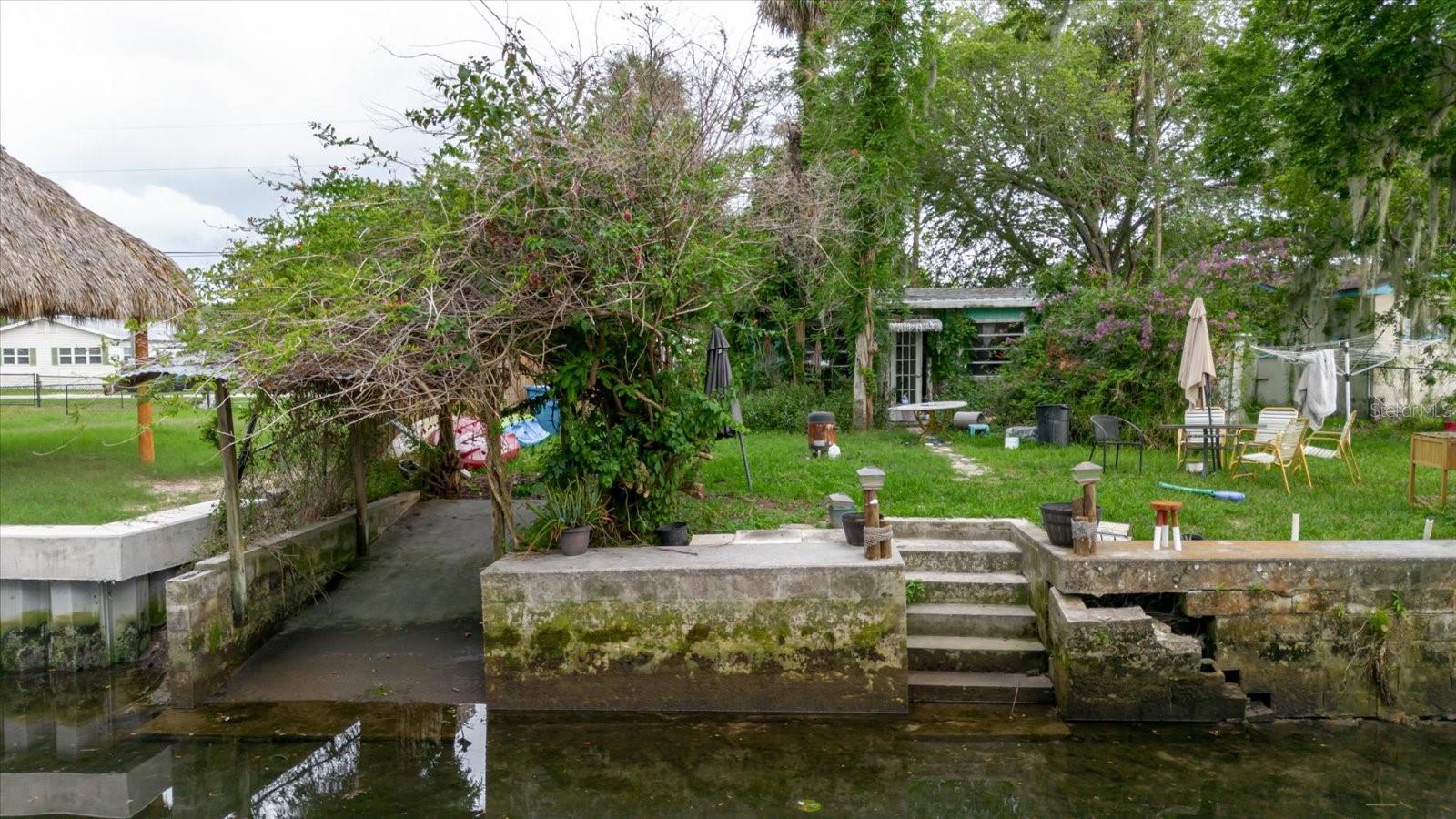 Single Family Residence em WEEKI WACHEE, FL - Daniel Dourado
