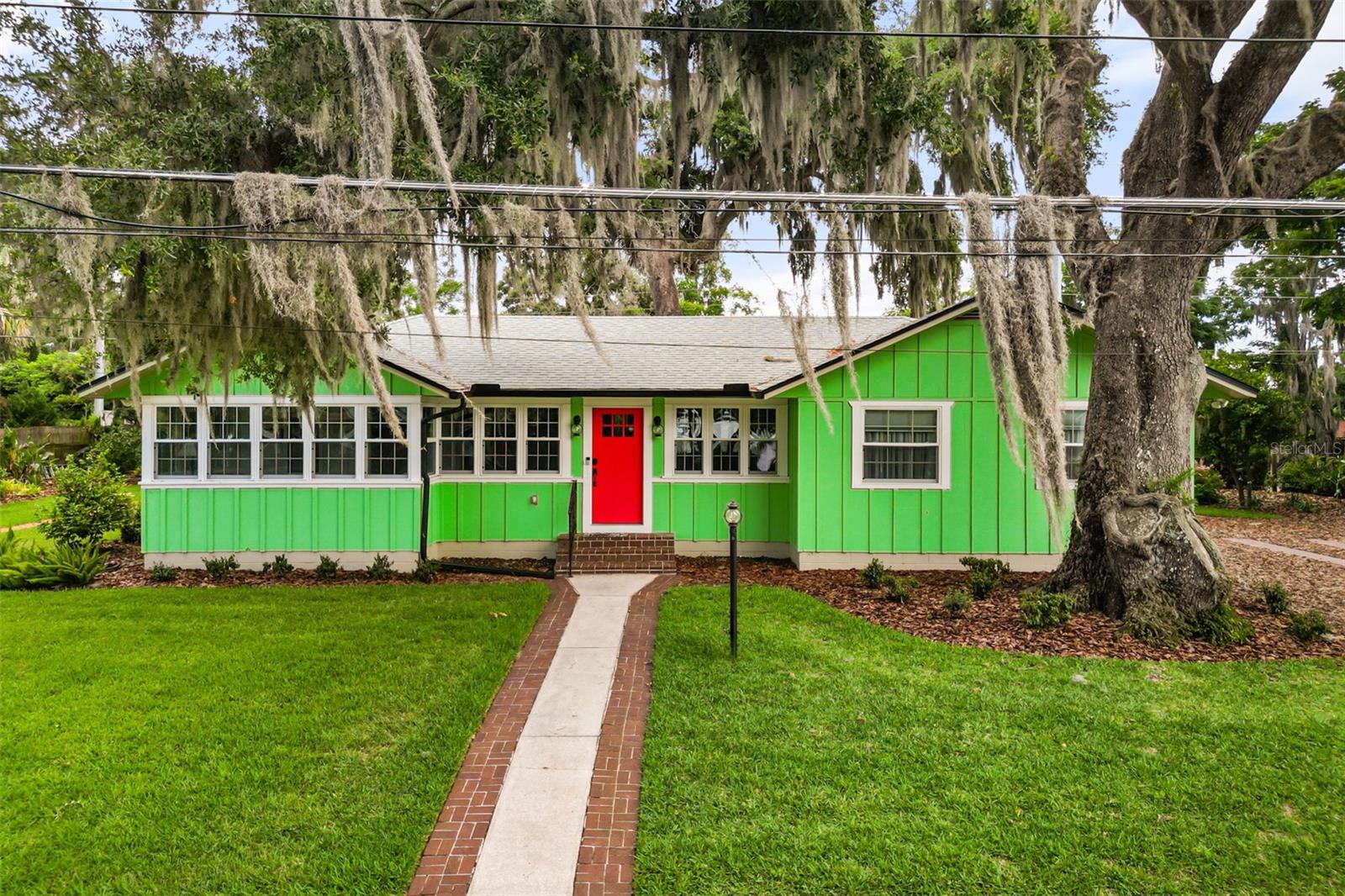 Single Family Residence in MOUNT DORA, FL - Daniel Dourado