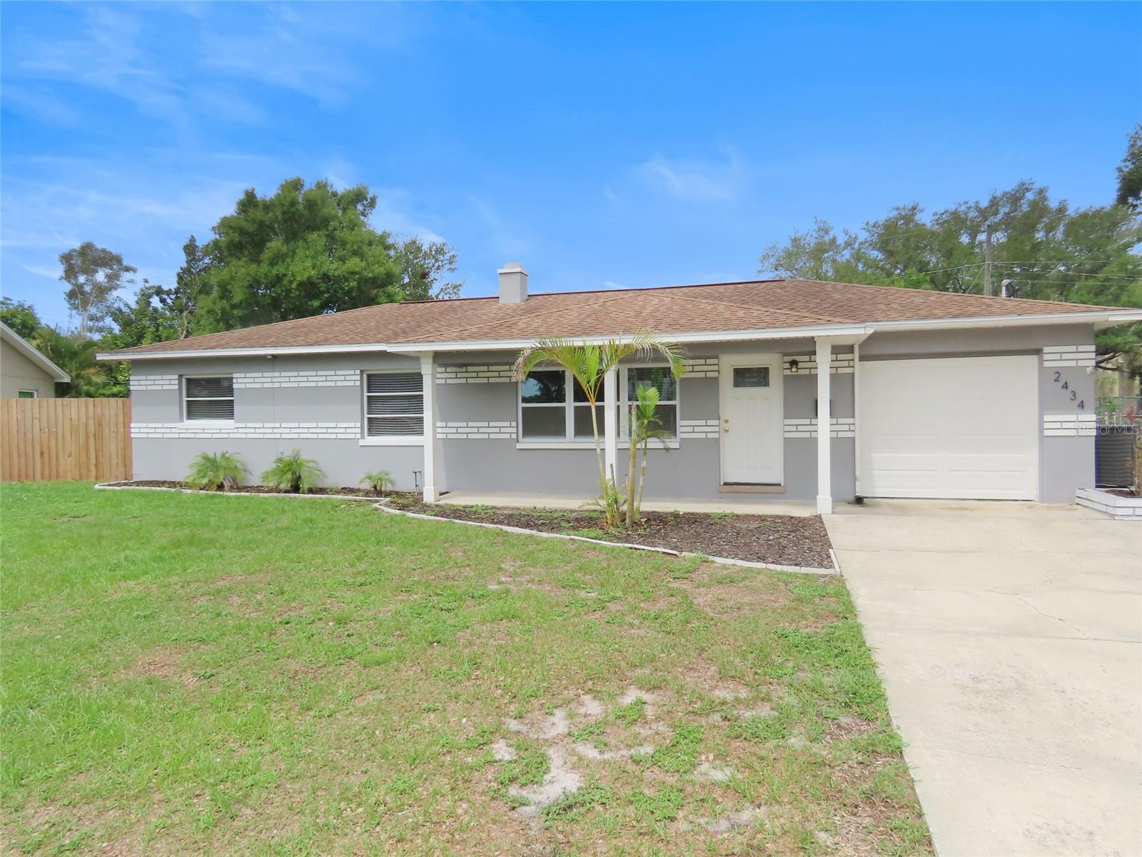 Single Family Residence em ST PETERSBURG, FL - Daniel Dourado