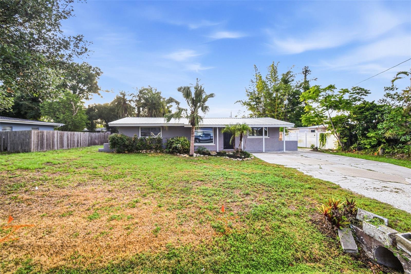 Single Family Residence in SARASOTA, FL - Daniel Dourado