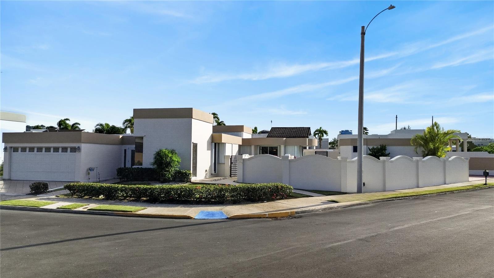 Single Family Residence em CAROLINA, PR - Daniel Dourado