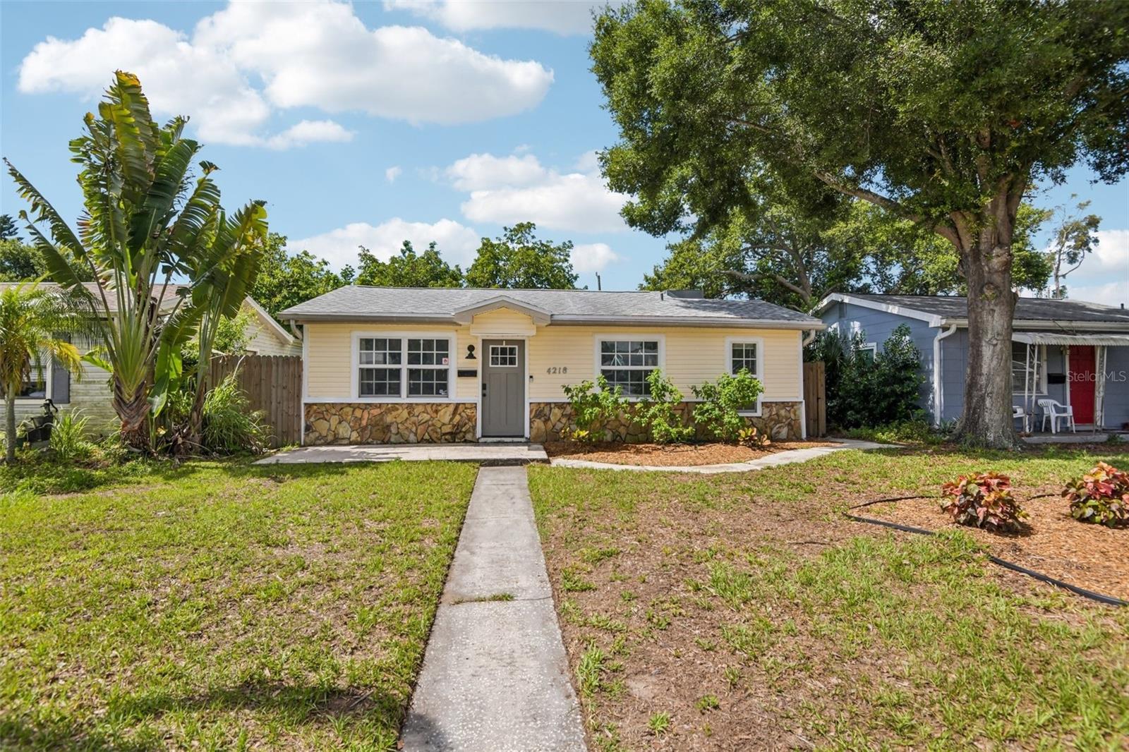 Single Family Residence em ST PETERSBURG, FL - Daniel Dourado
