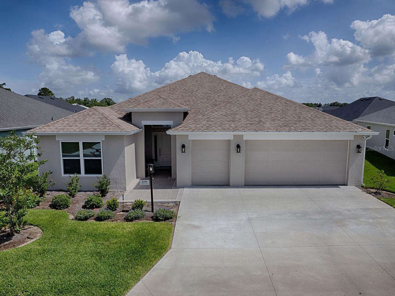 Single Family Residence in THE VILLAGES, FL - Daniel Dourado