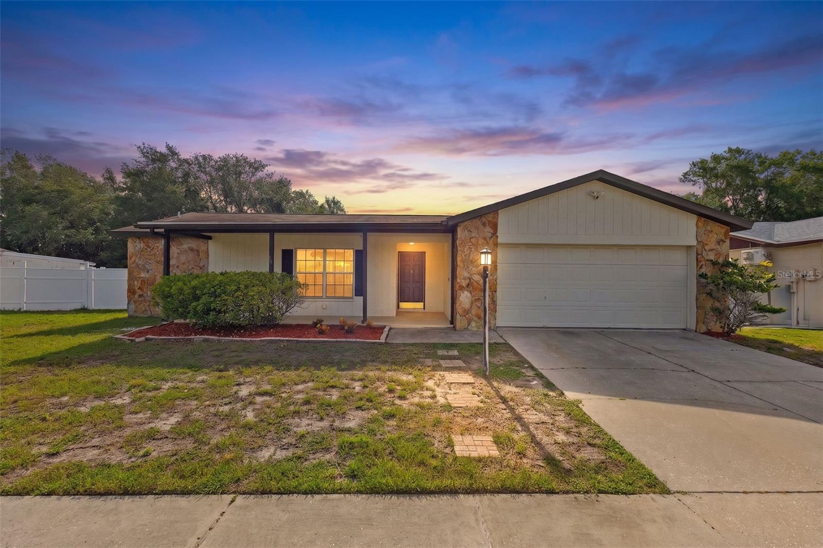 Single Family Residence in BRANDON, FL - Daniel Dourado