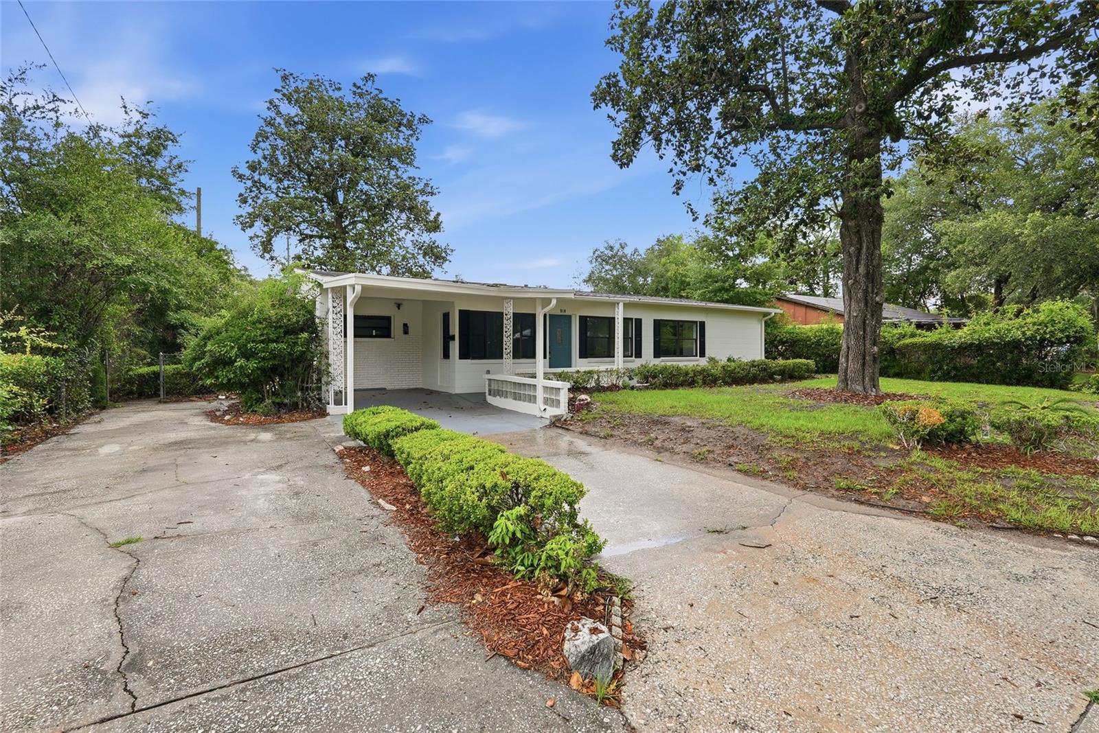 Single Family Residence in GAINESVILLE, FL - Daniel Dourado
