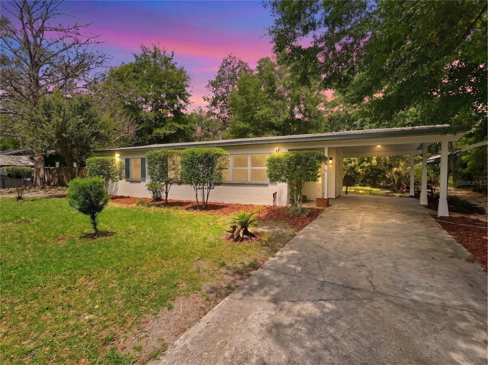 Single Family Residence in GAINESVILLE, FL - Daniel Dourado