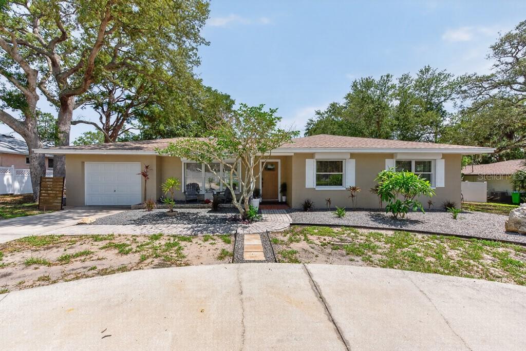 Single Family Residence in LARGO, FL - Daniel Dourado