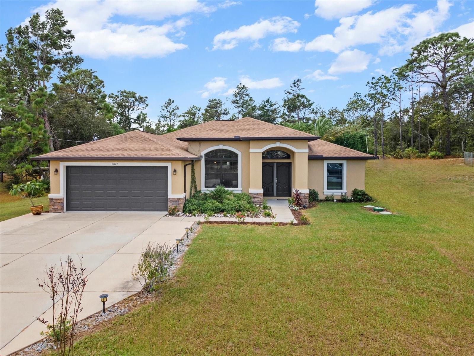 Single Family Residence em WEEKI WACHEE, FL - Daniel Dourado