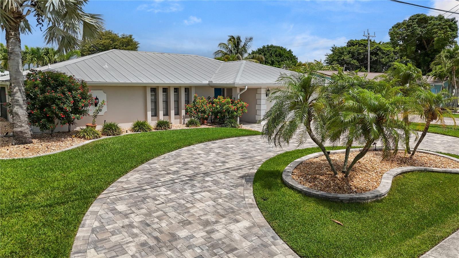 Single Family Residence in CAPE CORAL, FL - Daniel Dourado