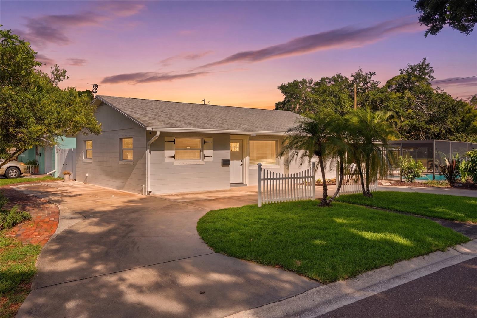 Single Family Residence em ST PETERSBURG, FL - Daniel Dourado