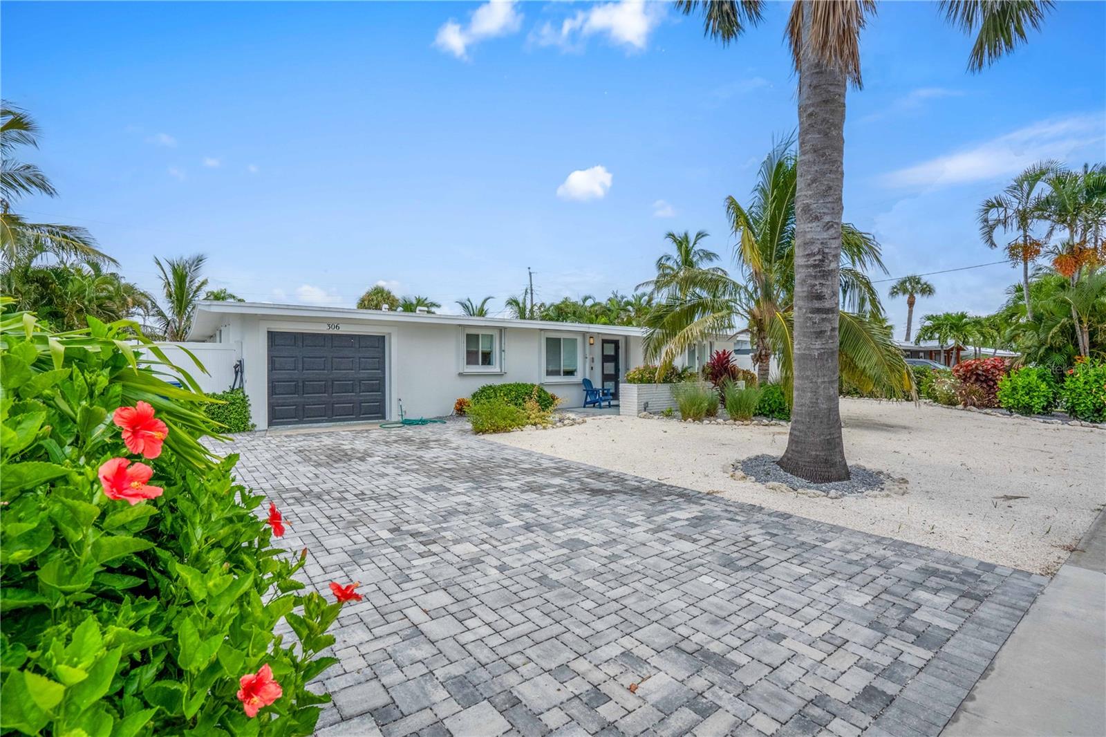 Single Family Residence em HOLMES BEACH, FL - Daniel Dourado