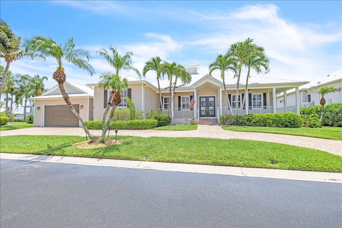 Single Family Residence in FORT MYERS, FL - Daniel Dourado