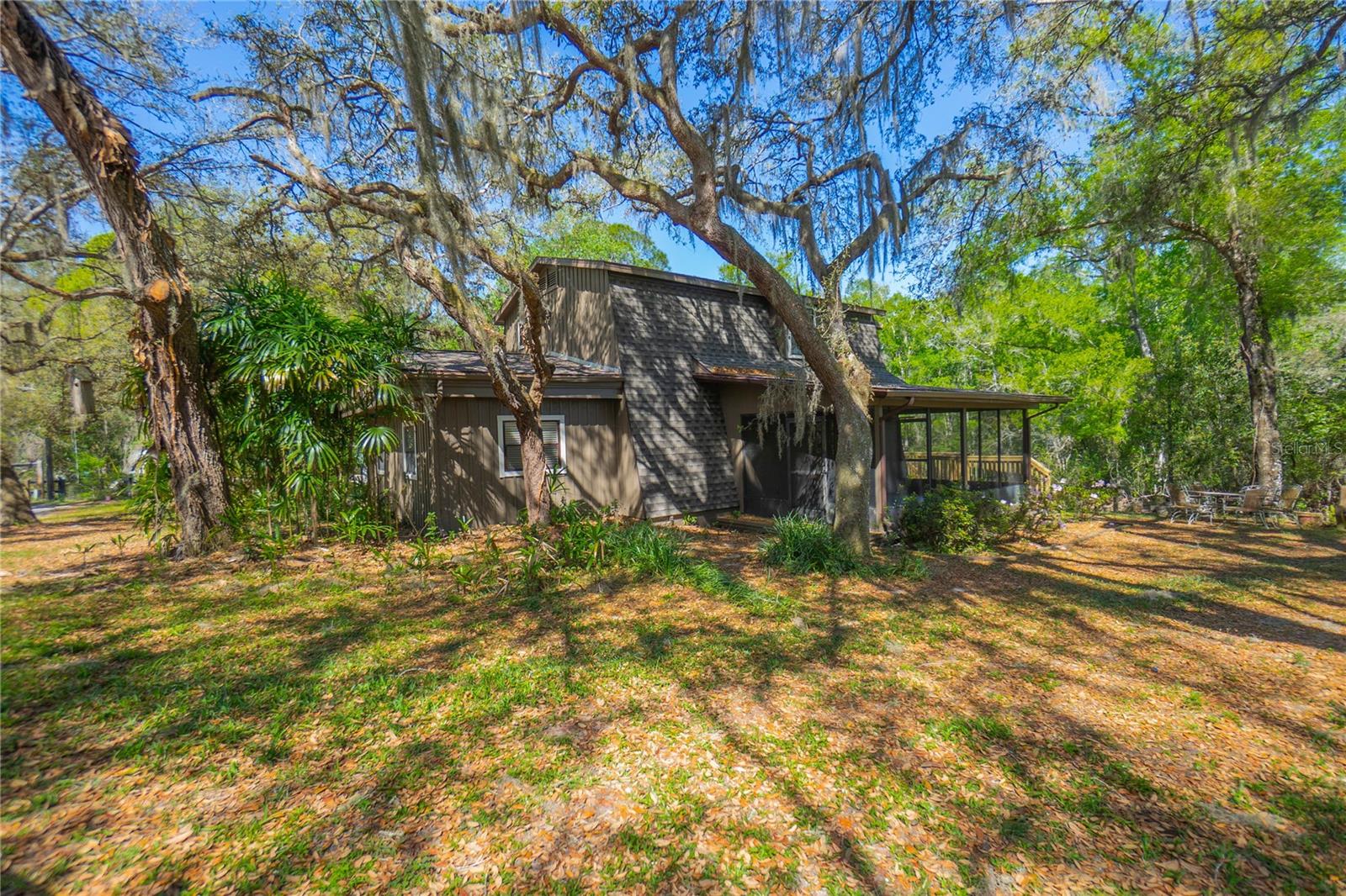 Single Family Residence in FLORAL CITY, FL - Daniel Dourado