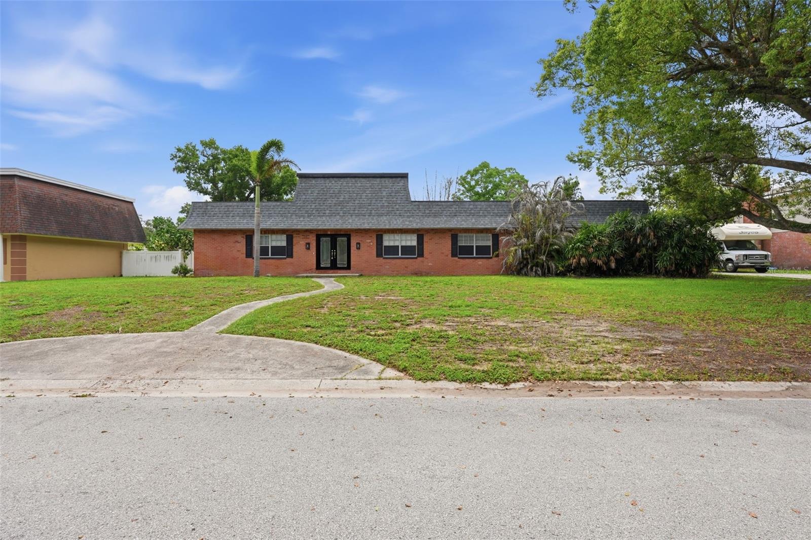 Single Family Residence in BRANDON, FL - Daniel Dourado