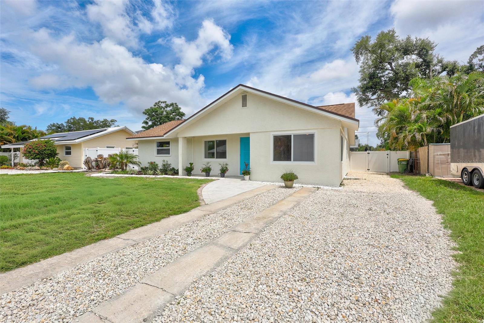 Single Family Residence in SARASOTA, FL - Daniel Dourado