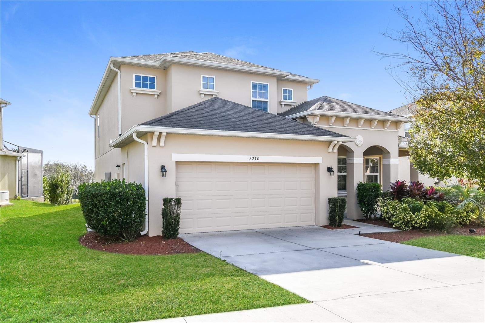Single Family Residence in MOUNT DORA, FL - Daniel Dourado