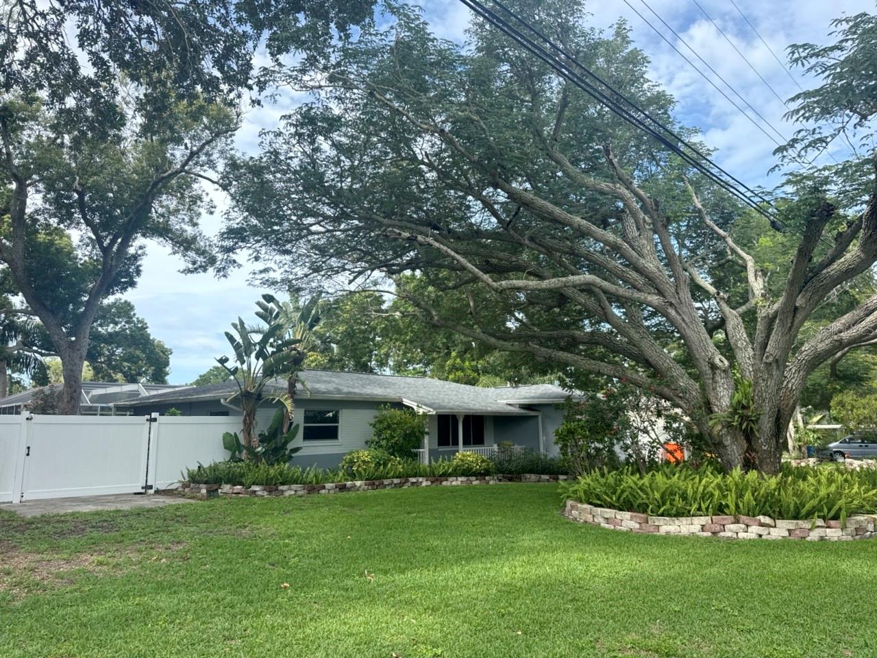 Single Family Residence em SEMINOLE, FL - Daniel Dourado