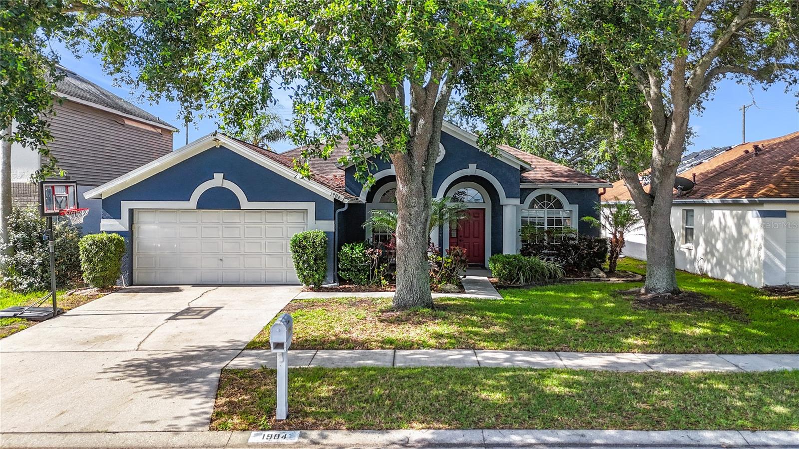 Single Family Residence in BRANDON, FL - Daniel Dourado